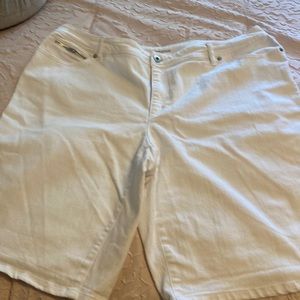 Inc white denim Bermuda shorts